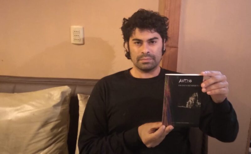 Franco Henríquez, escritor y editor de la editorial “Anexo”