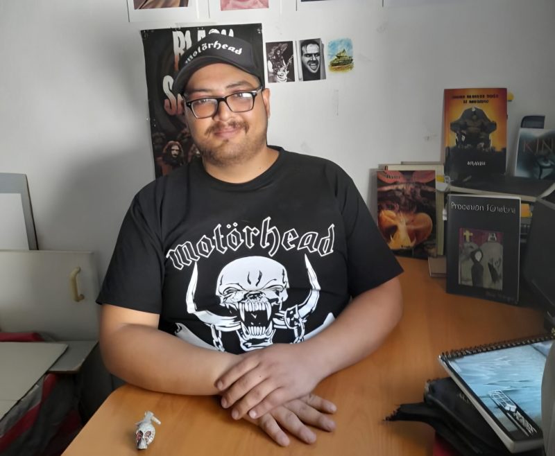 "Kraken" el poeta de los versos pulcros y oscuros