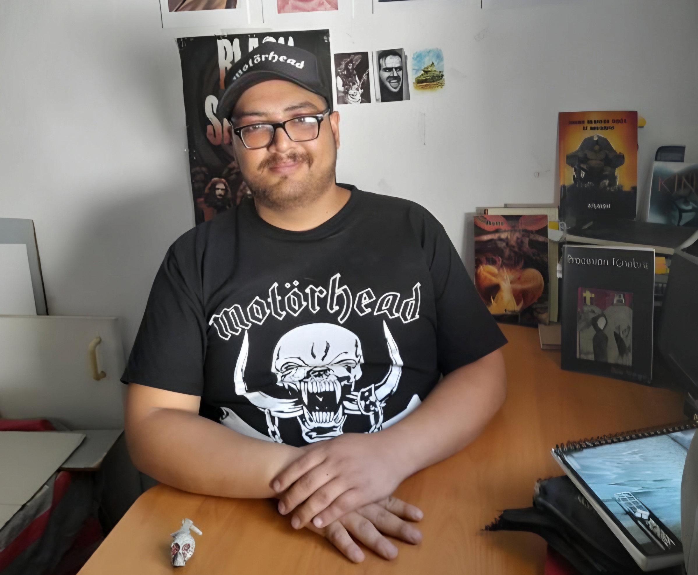 “Kraken” el poeta de los versos pulcros y oscuros