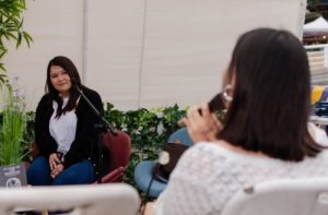 Nayla Acosta escritora argentina y autora de "La Casa de los Girasoles".